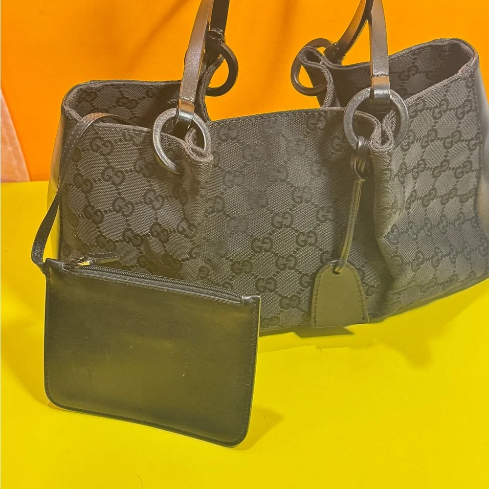 Gucci Black Monogram Tote hand bag comes with personal wallet in good condition - Picture 3 of 16